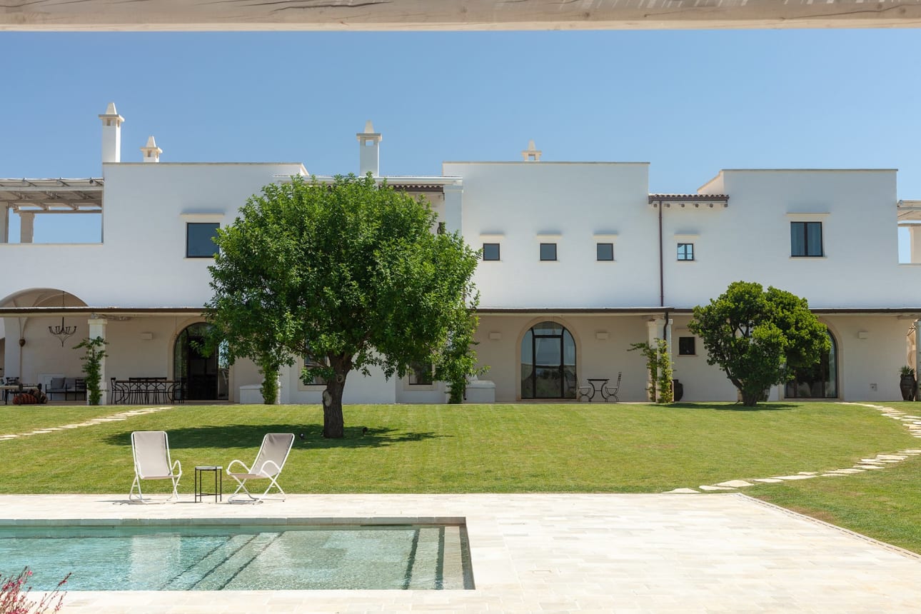 img:https://www.thethinkingtraveller.com/media/Blog%20Images/villas%20italy%20summer%202025/TTT_Puglia_Masseria_le_Querce_AUG19_61.jpg